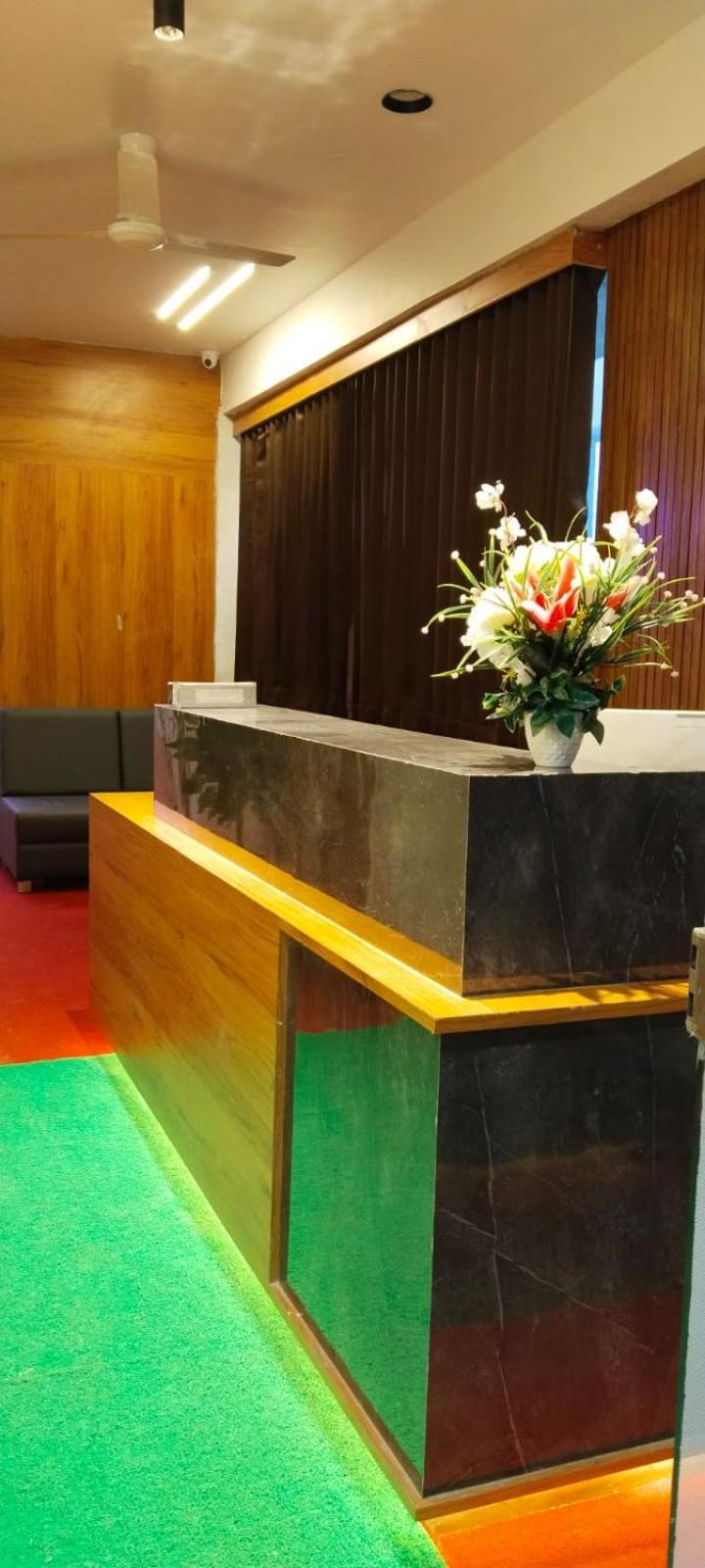 Hotel Royal Relax Ґандінаґар Екстер'єр фото